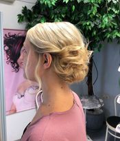 Hochsteckfrisur blond